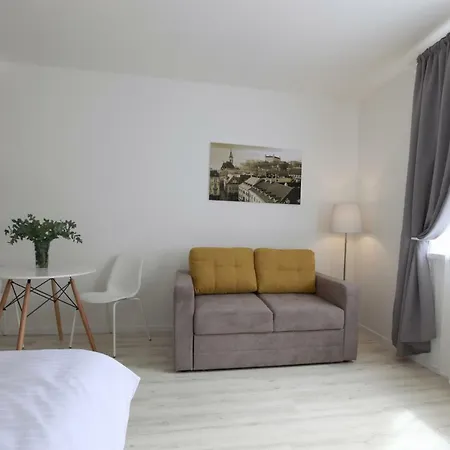 Apartment Center Place *