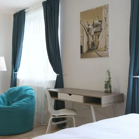 Center Place Apartment *