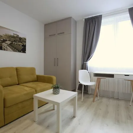 Apartment Center Place *