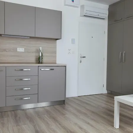 Center Place Apartment *