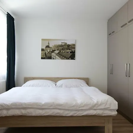 Apartment Center Place *