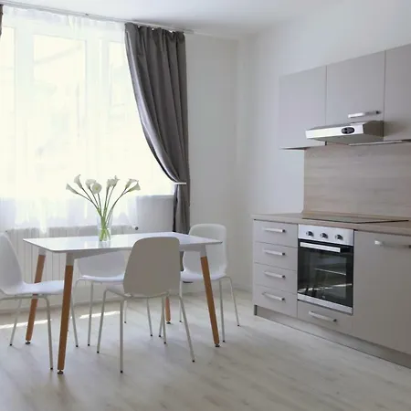 Apartment Center Place *