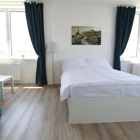 Center Place Apartment *
