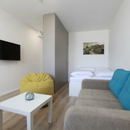 Apartment Center Place *