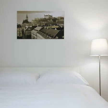 Center Place Apartment *