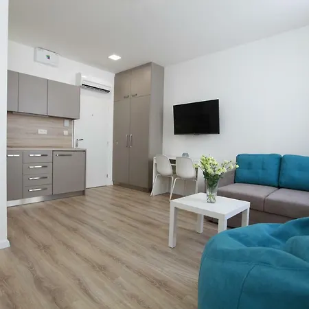 Center Place Apartment *