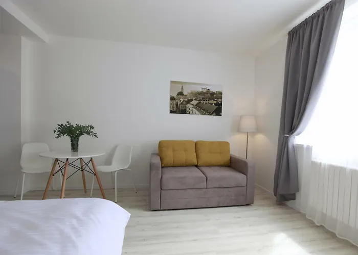 Apartment Center Place *