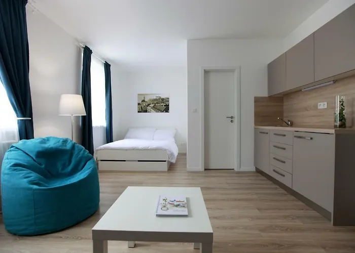 Center Place Apartment *