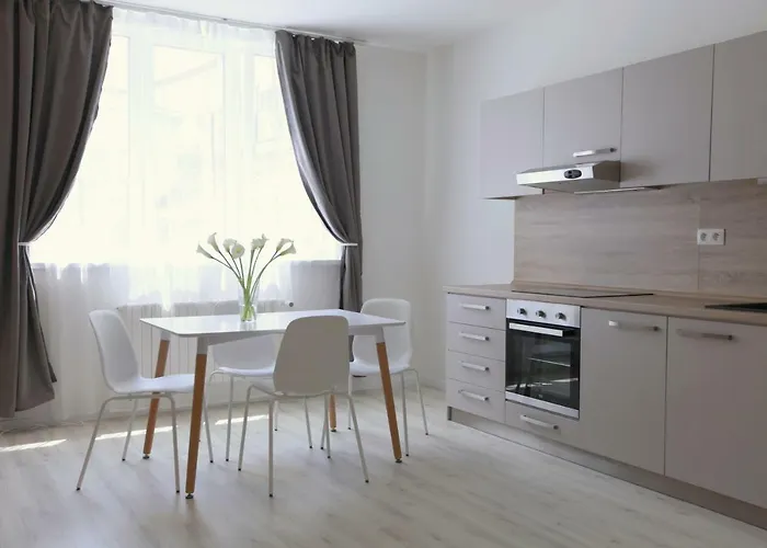 Apartment Center Place *