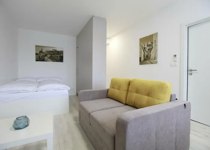 Apartment Center Place *