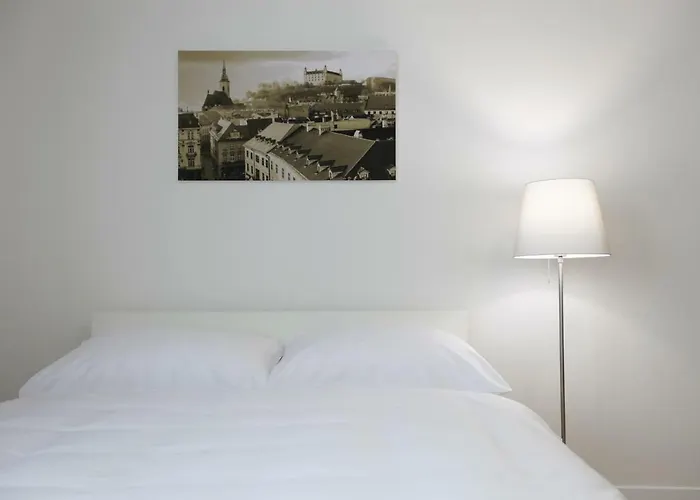 Center Place Apartment *