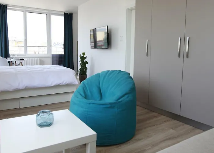 Center Place Apartment *