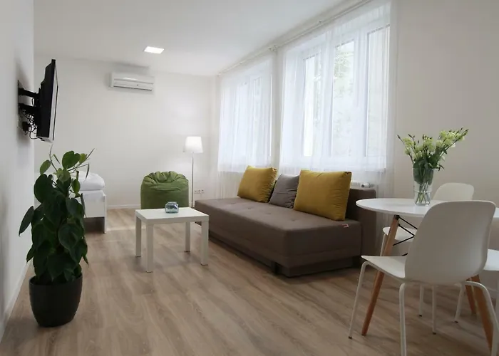 Center Place Apartment *